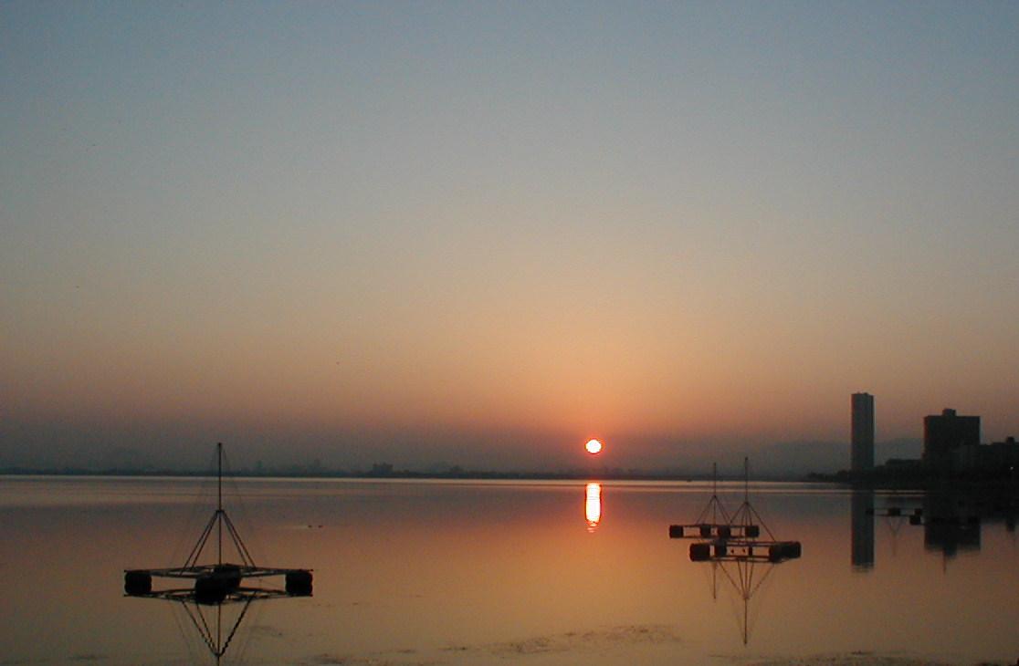 今朝の日の出～琵琶湖・・PA030007.JPG