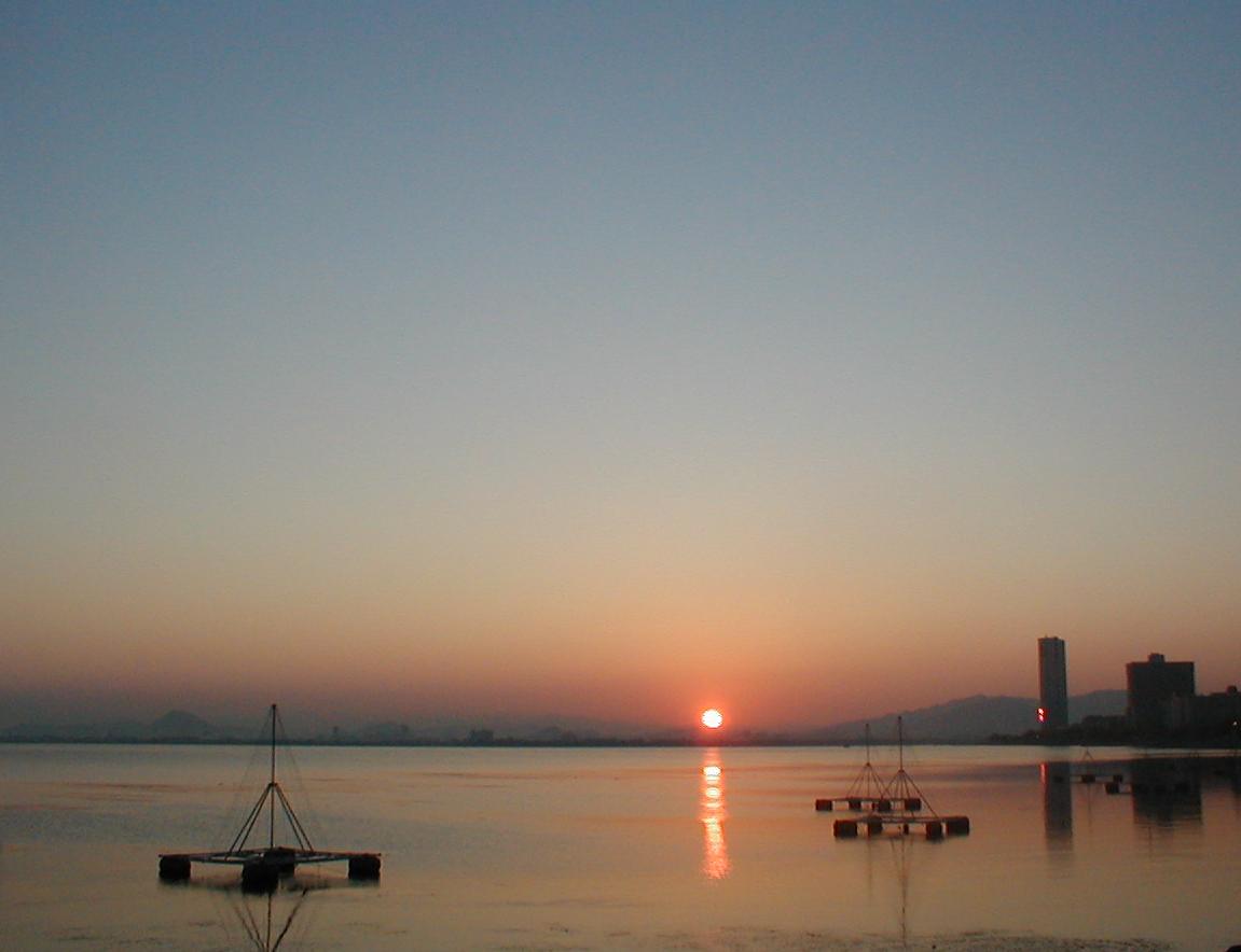 日の出～琵琶湖から～PA020005.JPG