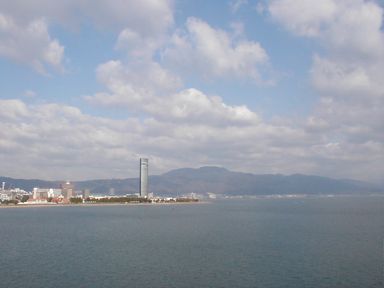 近江大橋付近から比叡山を望む