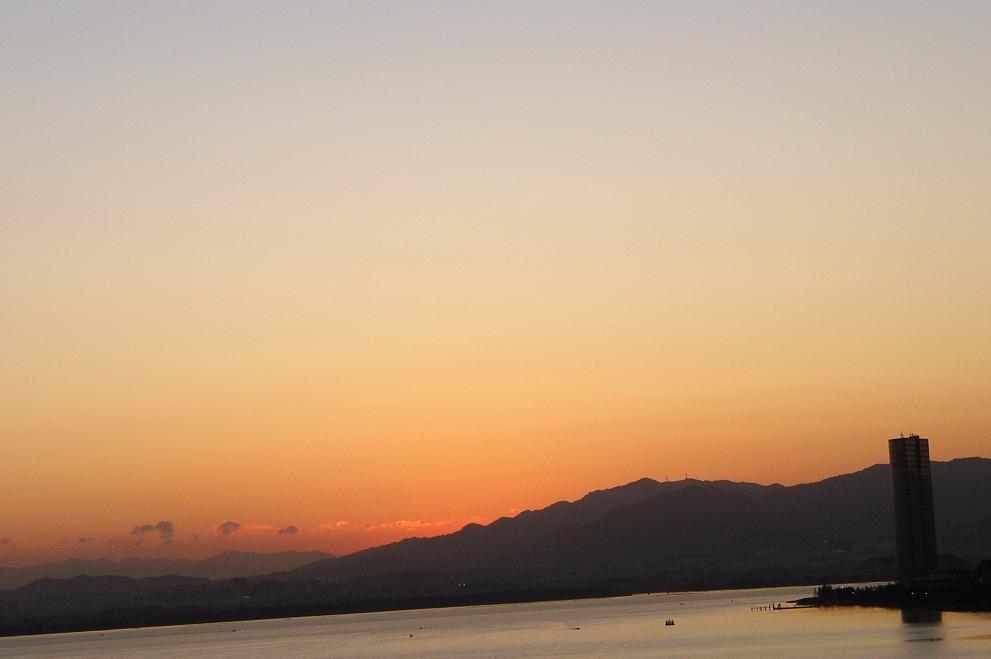 日の出前～琵琶湖より