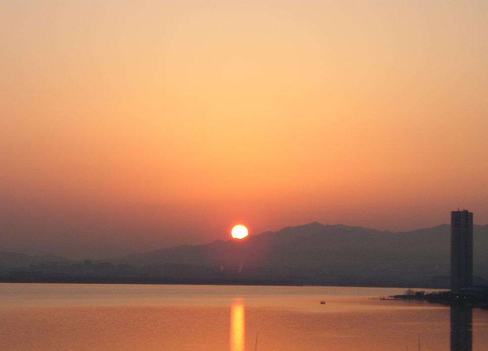 今朝の日の出～琵琶湖２０１０．２．２２