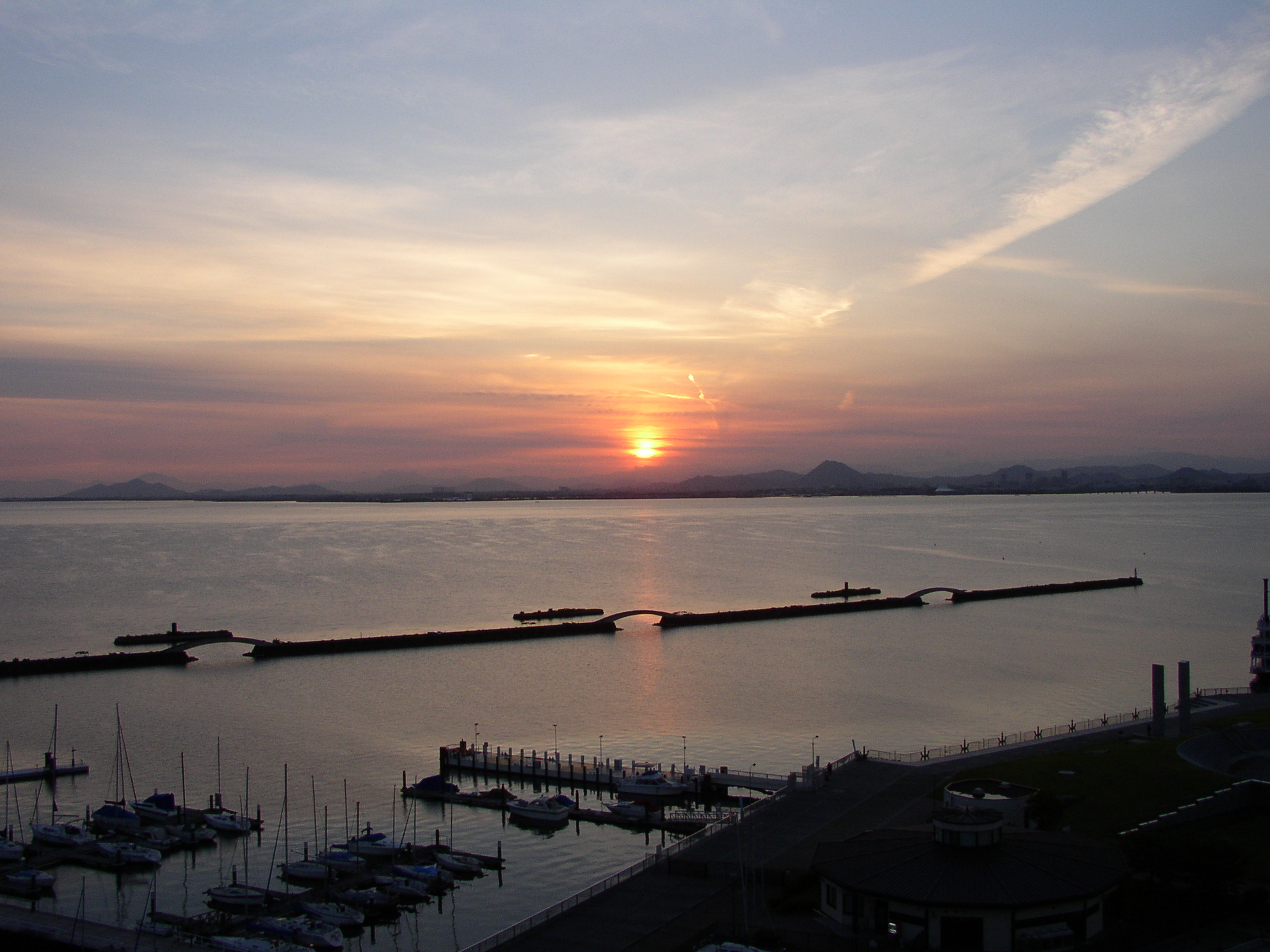 きょうの日の出～琵琶湖より